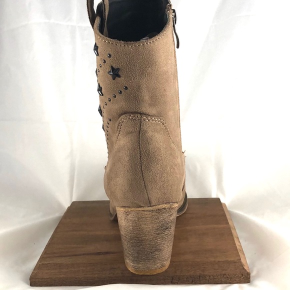 Faux Suede Western Style Boots - Picture 3 of 8